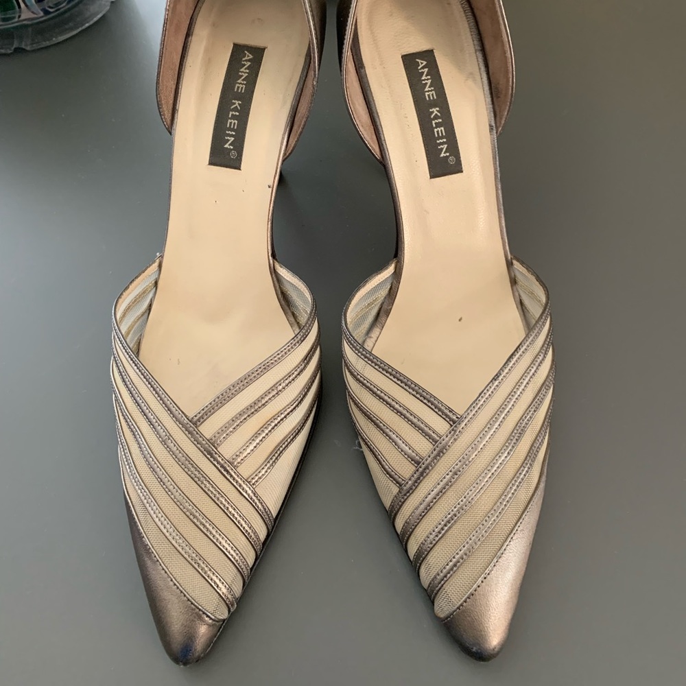 Designer shoes, pewter pumps